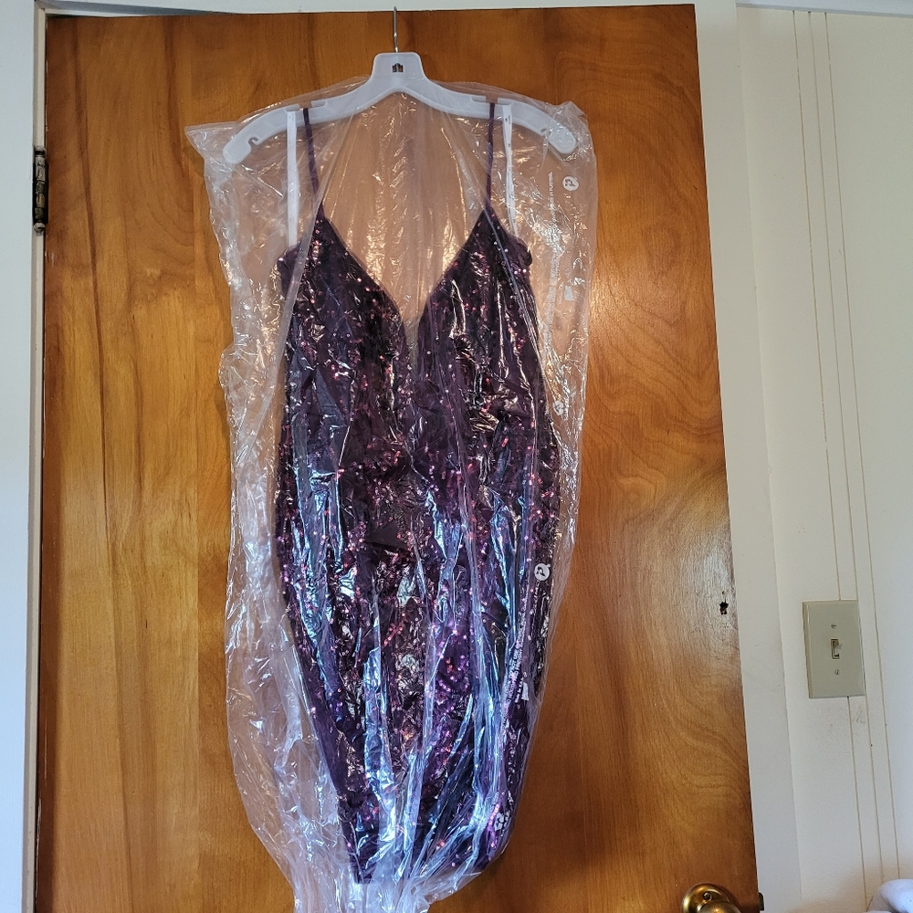 David's Bridal Short Allover Sequin Illusion Plunge plum evening mini dress gown - Picture 7 of 7